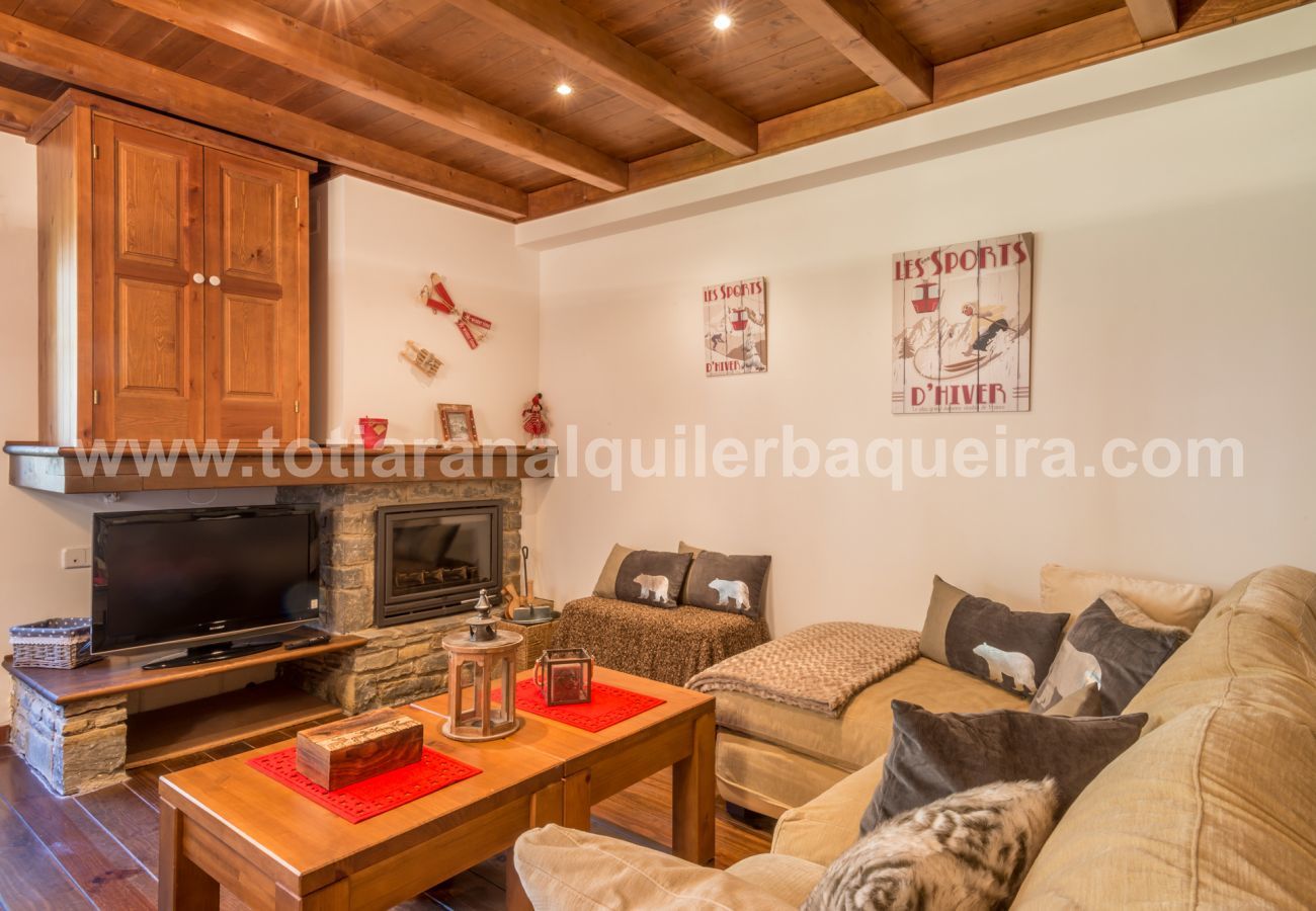 Apartment in Baqueira - Garona by Totiaran