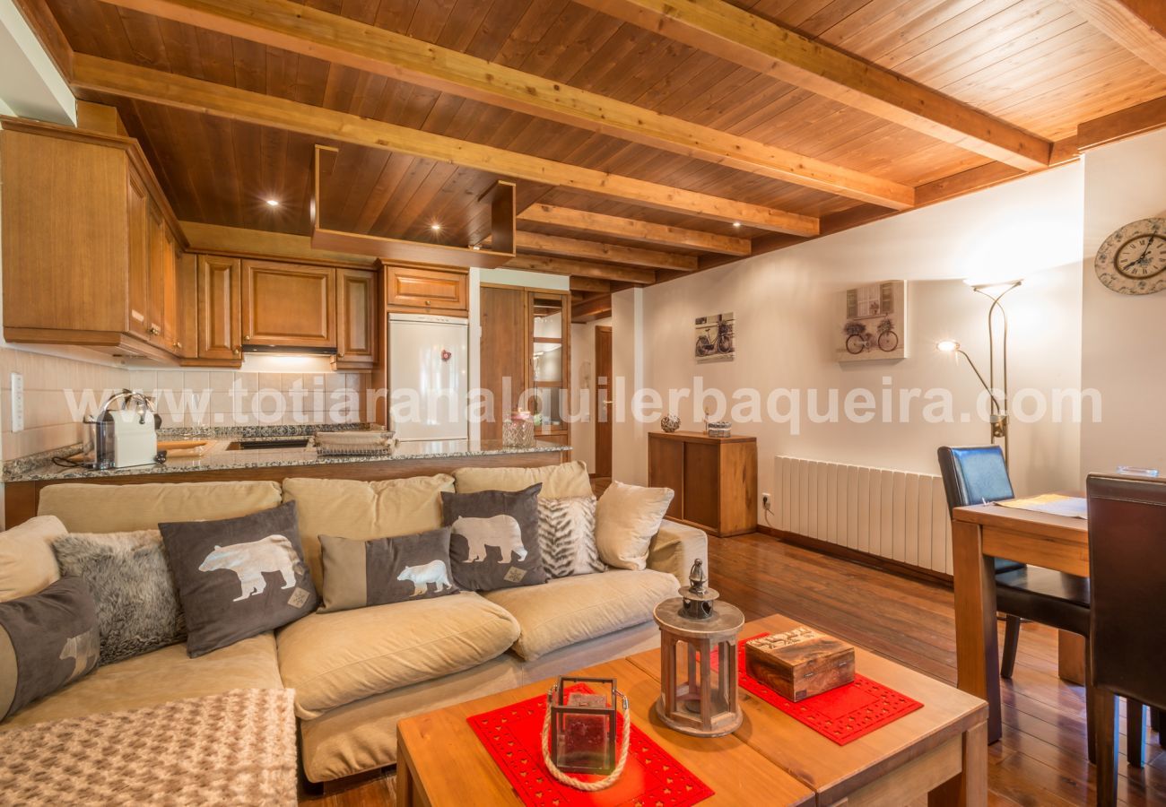 Living room Garona Totiaran, apartment in Val de Ruda, Baqueira