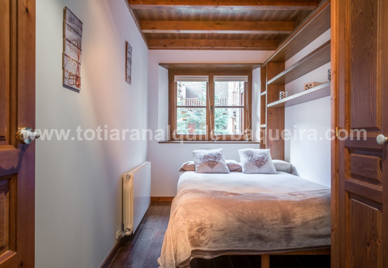 Apartment in Baqueira - Garona by Totiaran