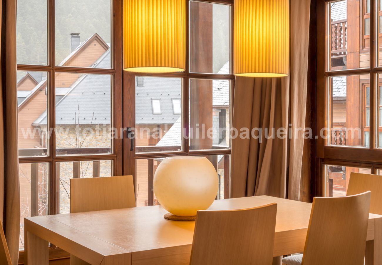 Dining room Costarjàs Totiaran, apartment  in Val de Ruda, Baqueira
