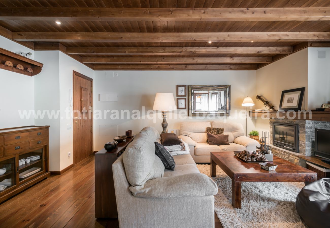 Apartment in Baqueira - Craba by Totiaran