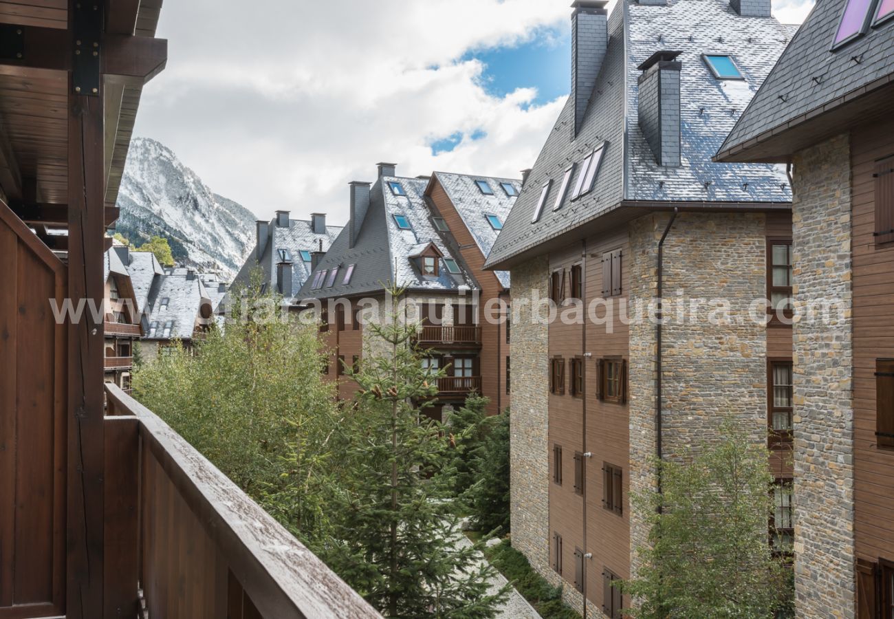 Apartment in Baqueira - Craba by Totiaran