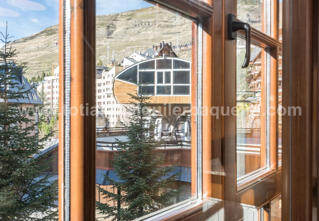 Apartment in Baqueira - Craba by Totiaran