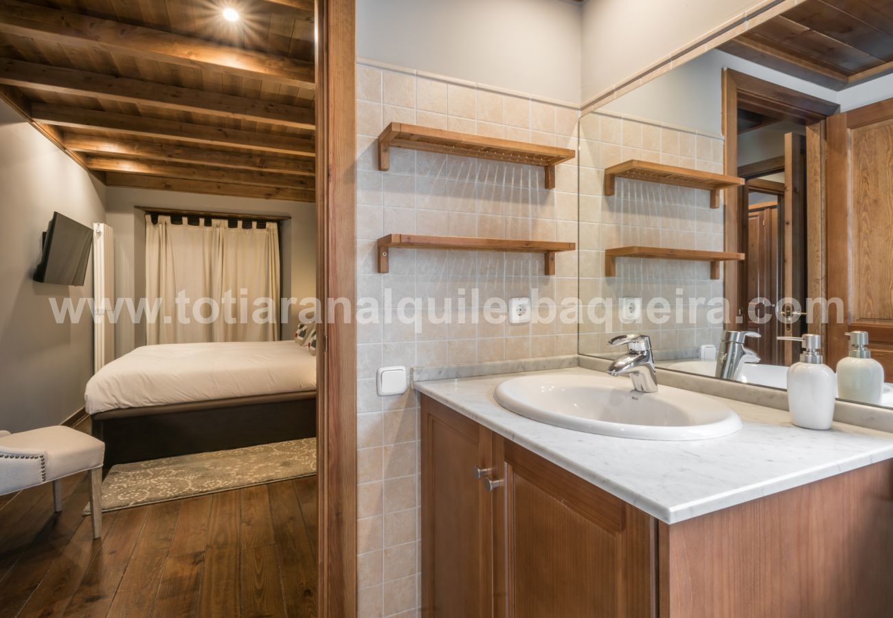 Apartment in Baqueira - Es Bordius by Totiaran