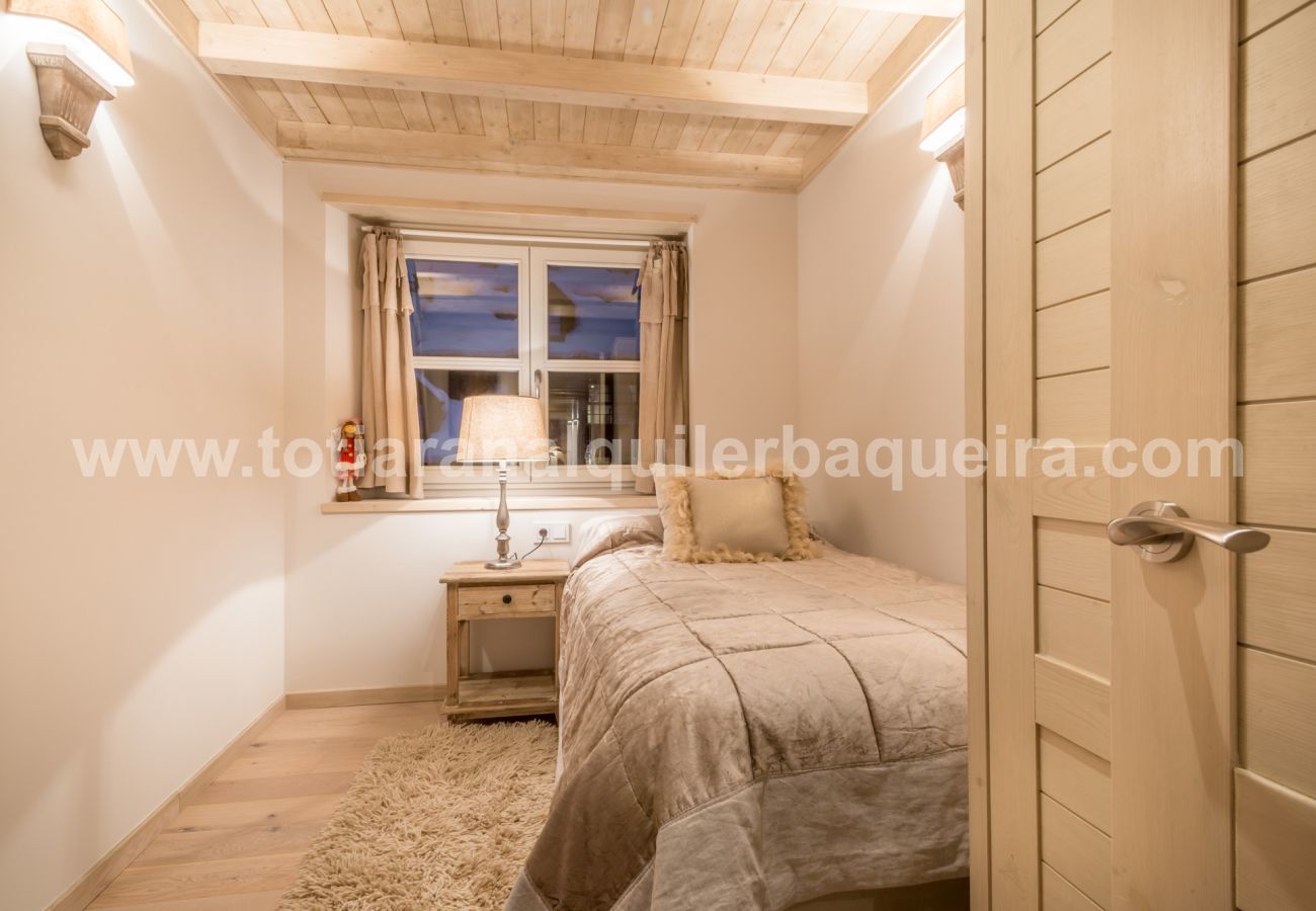 Apartment in Baqueira - Es Purtaus by Totiaran