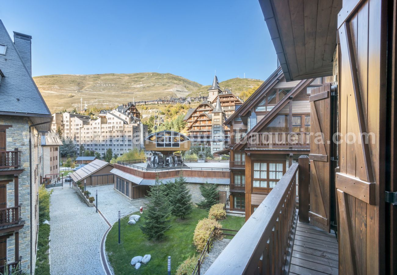 Apartment in Baqueira - Jireta by Totiaran