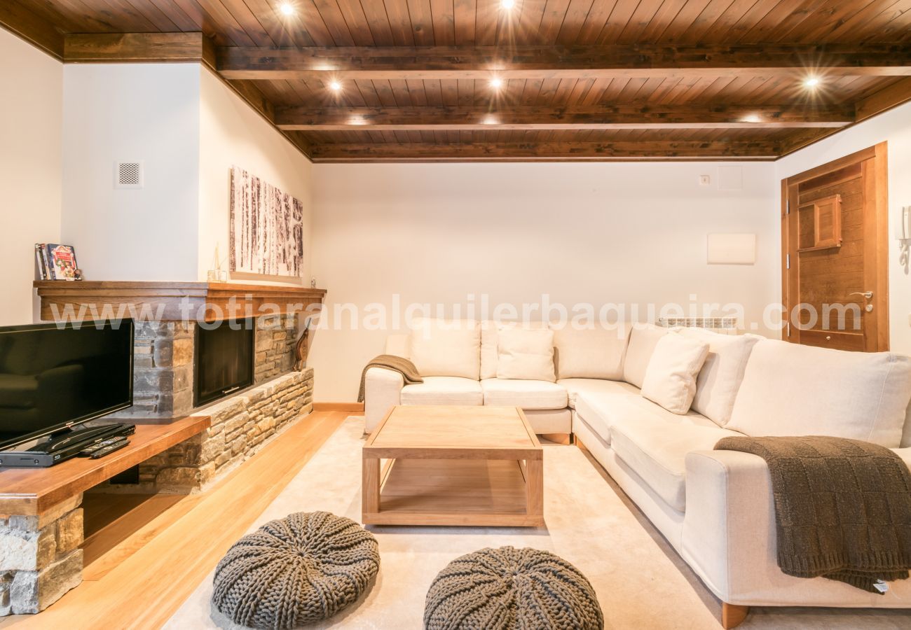 Apartment in Baqueira - Carreretes by Totiaran