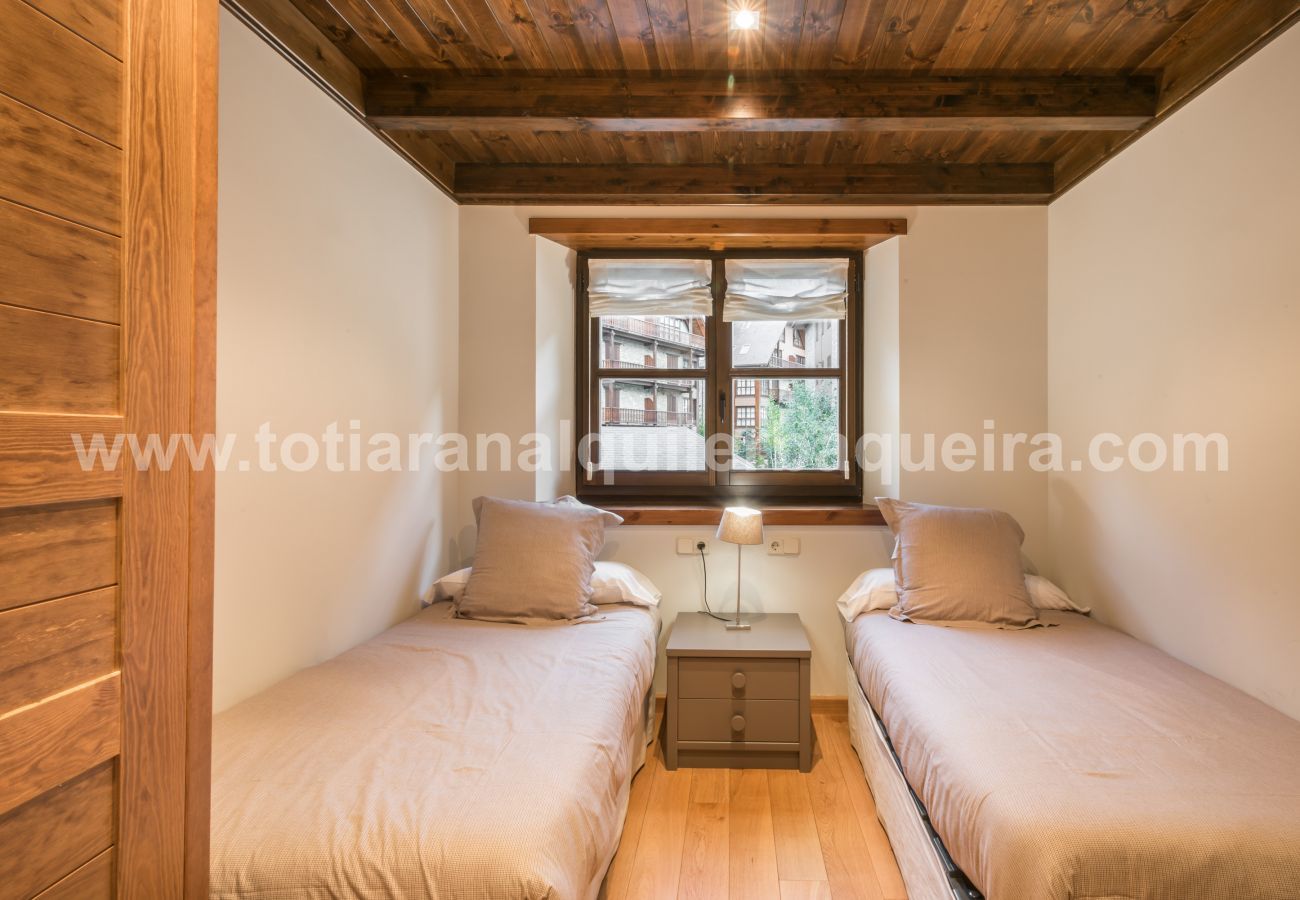 Apartment in Baqueira - Carreretes by Totiaran