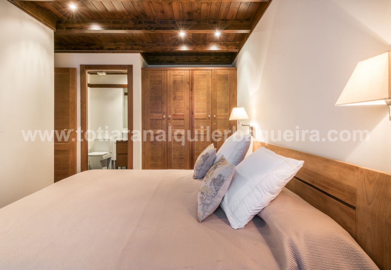 Apartment in Baqueira - Carreretes by Totiaran