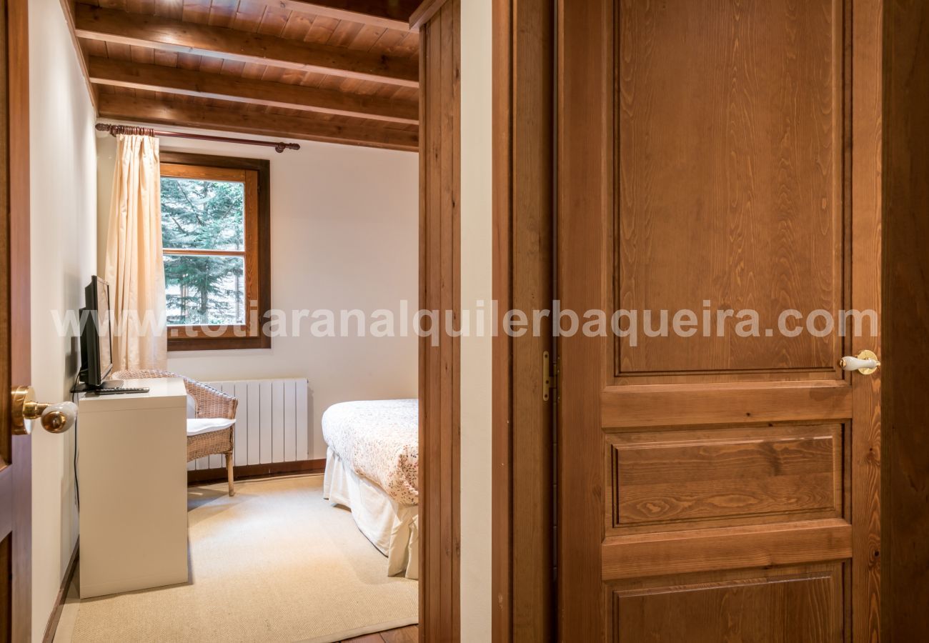 Apartment in Baqueira - Esquiros by Totiaran