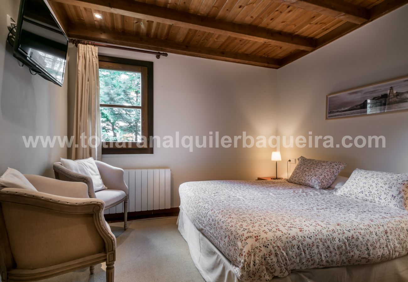 Apartment in Baqueira - Esquiros by Totiaran