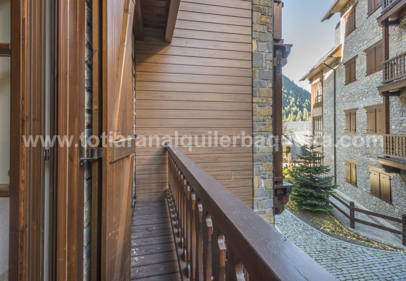 Apartment in Baqueira - Jordana by Totiaran