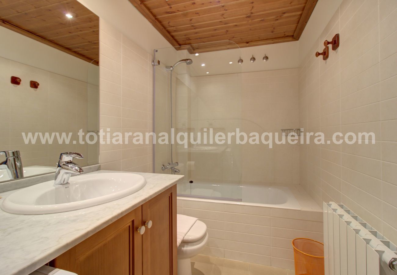 Apartment in Baqueira - Rabada by Totiaran