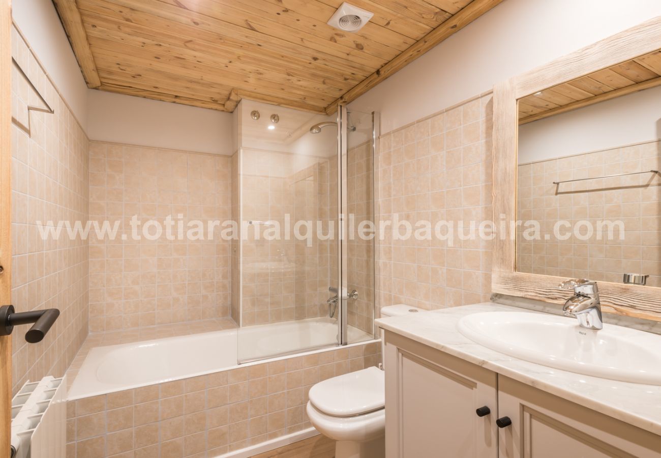 Apartment in Baqueira - Salenques by Totiaran