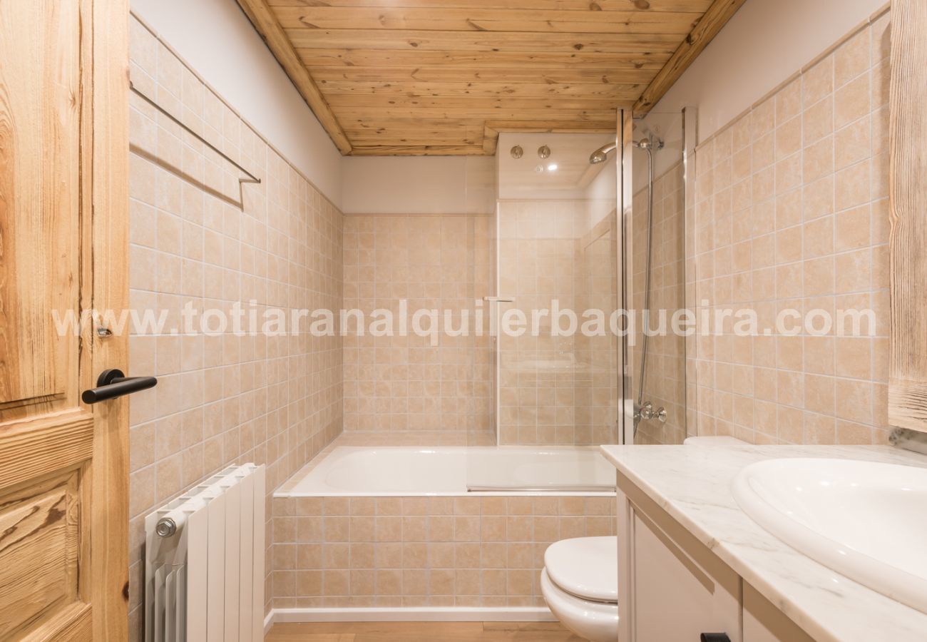 Apartment in Baqueira - Salenques by Totiaran