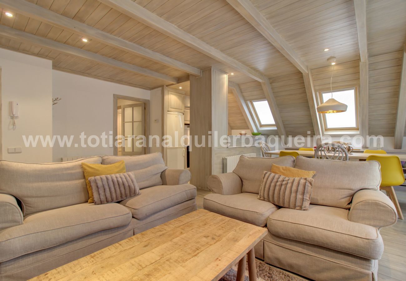 Living room of the Varrados by Totiaran apartment at the foot of the slopes