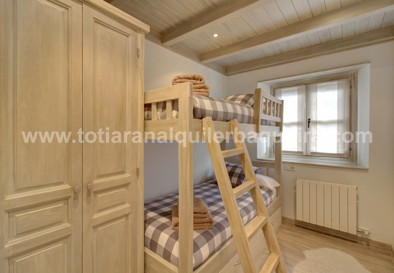 Bedroom bunk bed apartment Varradòs by Totiaran at the foot of the slopes