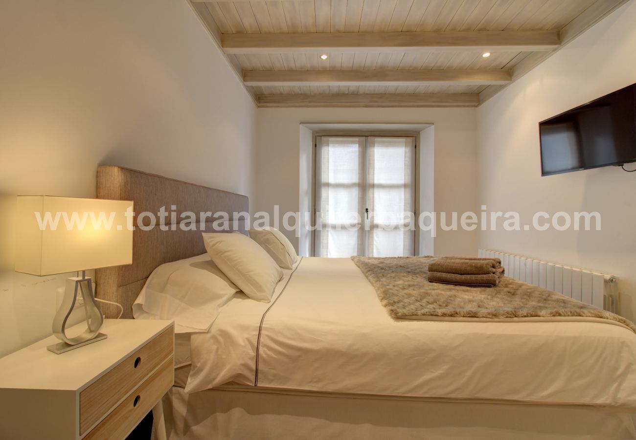 Bedroom of the Varrados by Totiaran apartment at the foot of the slopes