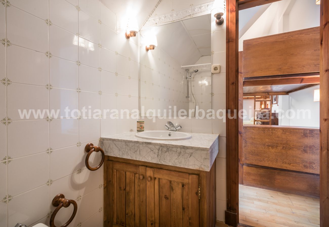 Apartment in Baqueira - Noguera by Totiaran