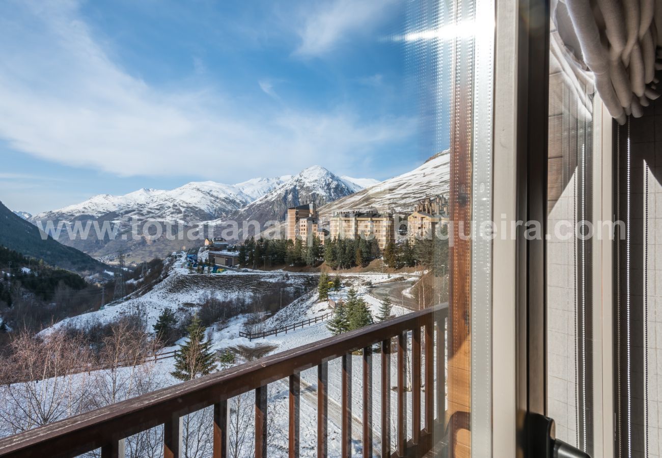 Apartment in Baqueira - Escornacrabes by Totiaran