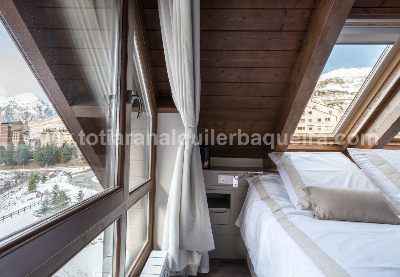 Apartment in Baqueira - Escornacrabes by Totiaran
