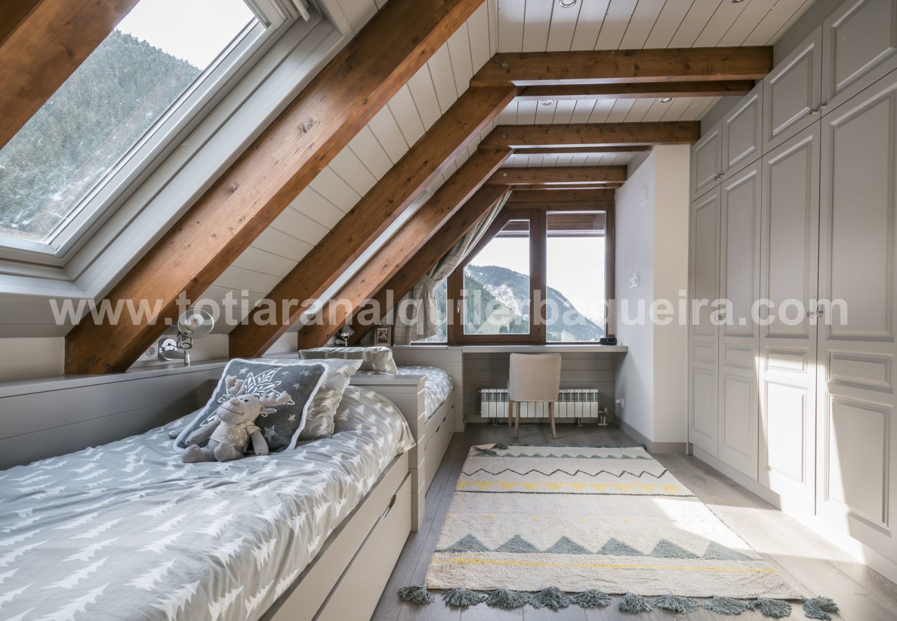Apartment in Baqueira - Escornacrabes by Totiaran