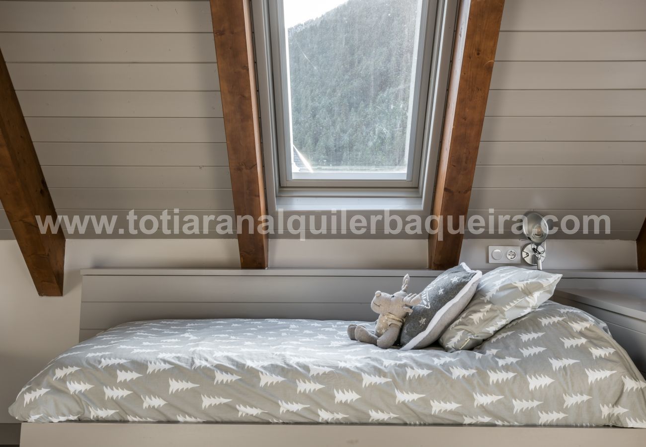 Apartment in Baqueira - Escornacrabes by Totiaran