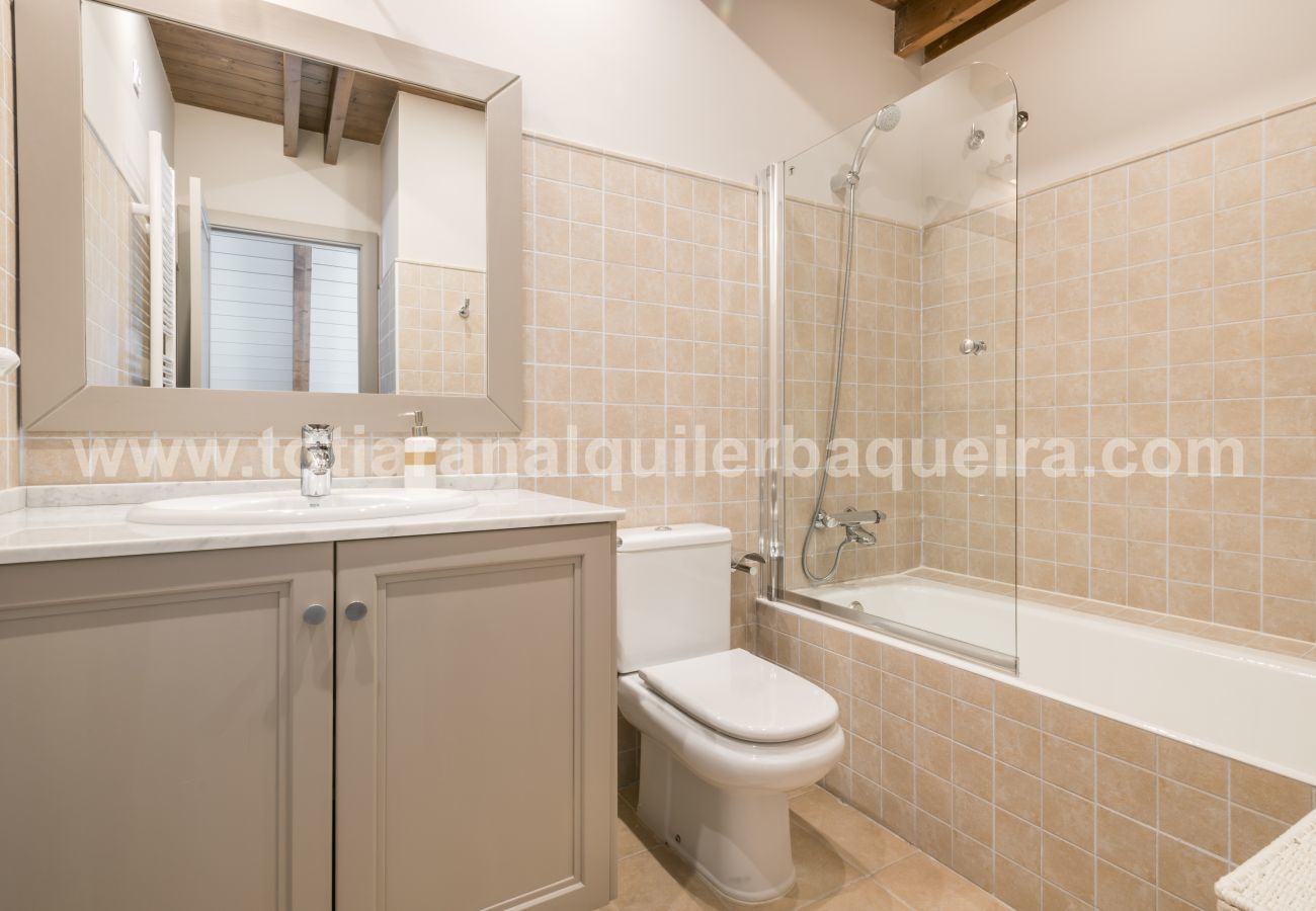 Apartment in Baqueira - Escornacrabes by Totiaran