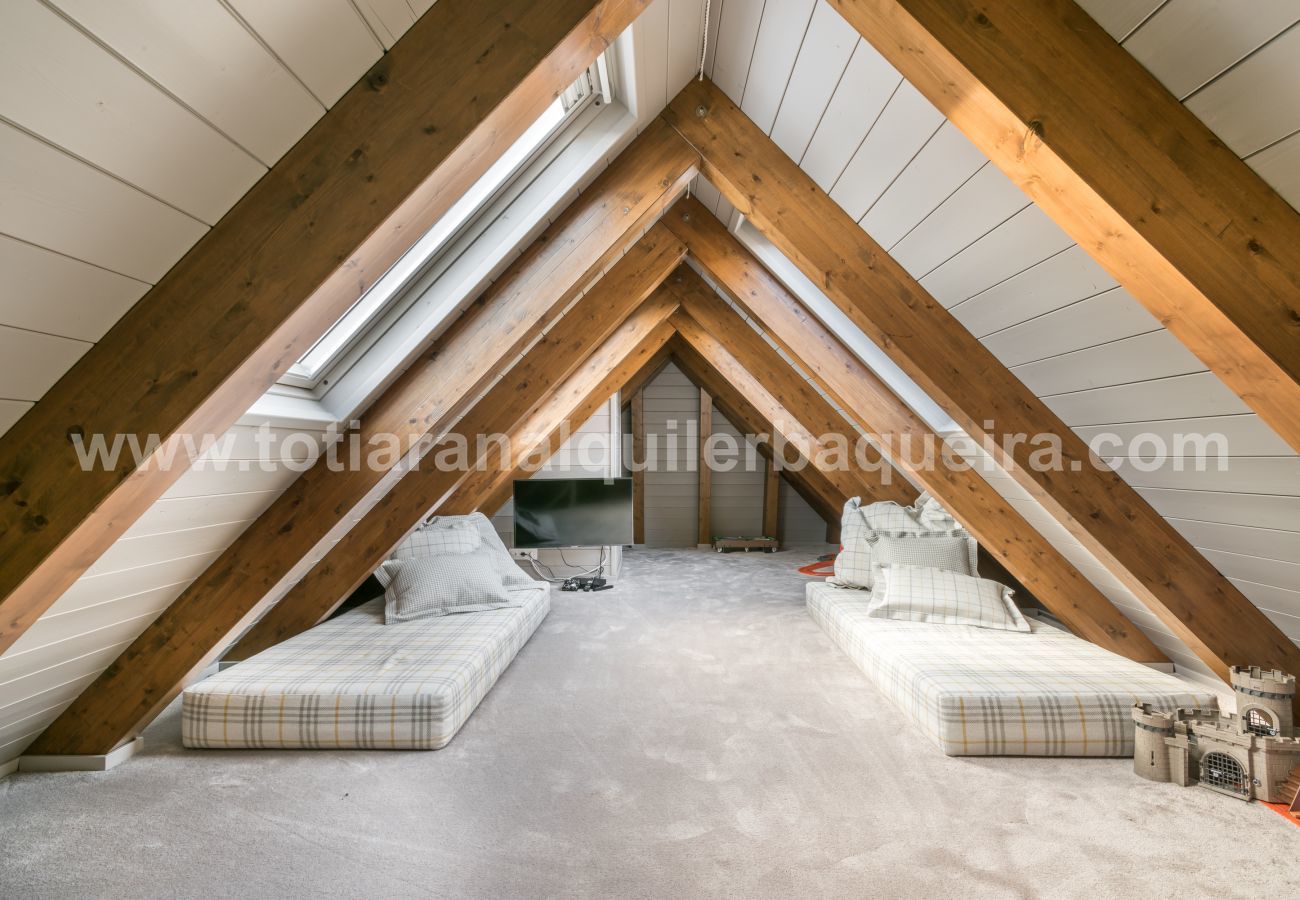 Apartment in Baqueira - Escornacrabes by Totiaran