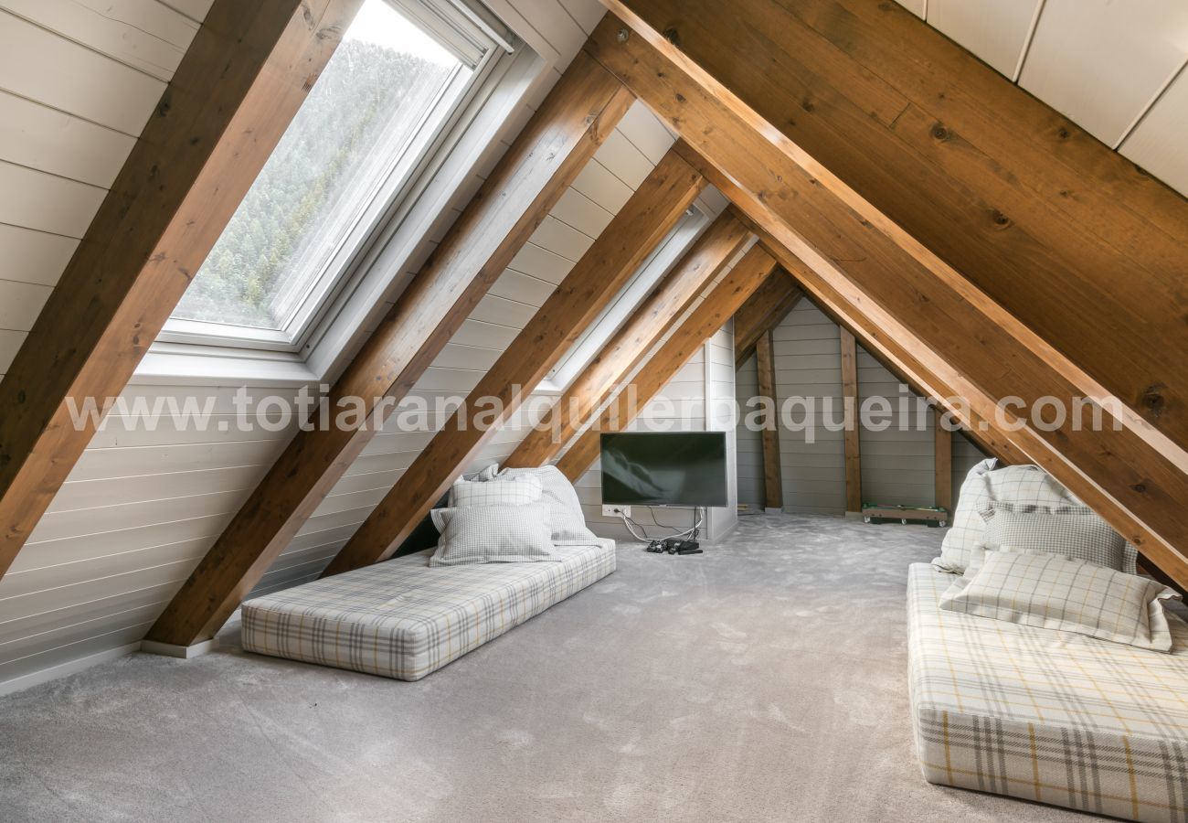 Apartment in Baqueira - Escornacrabes by Totiaran