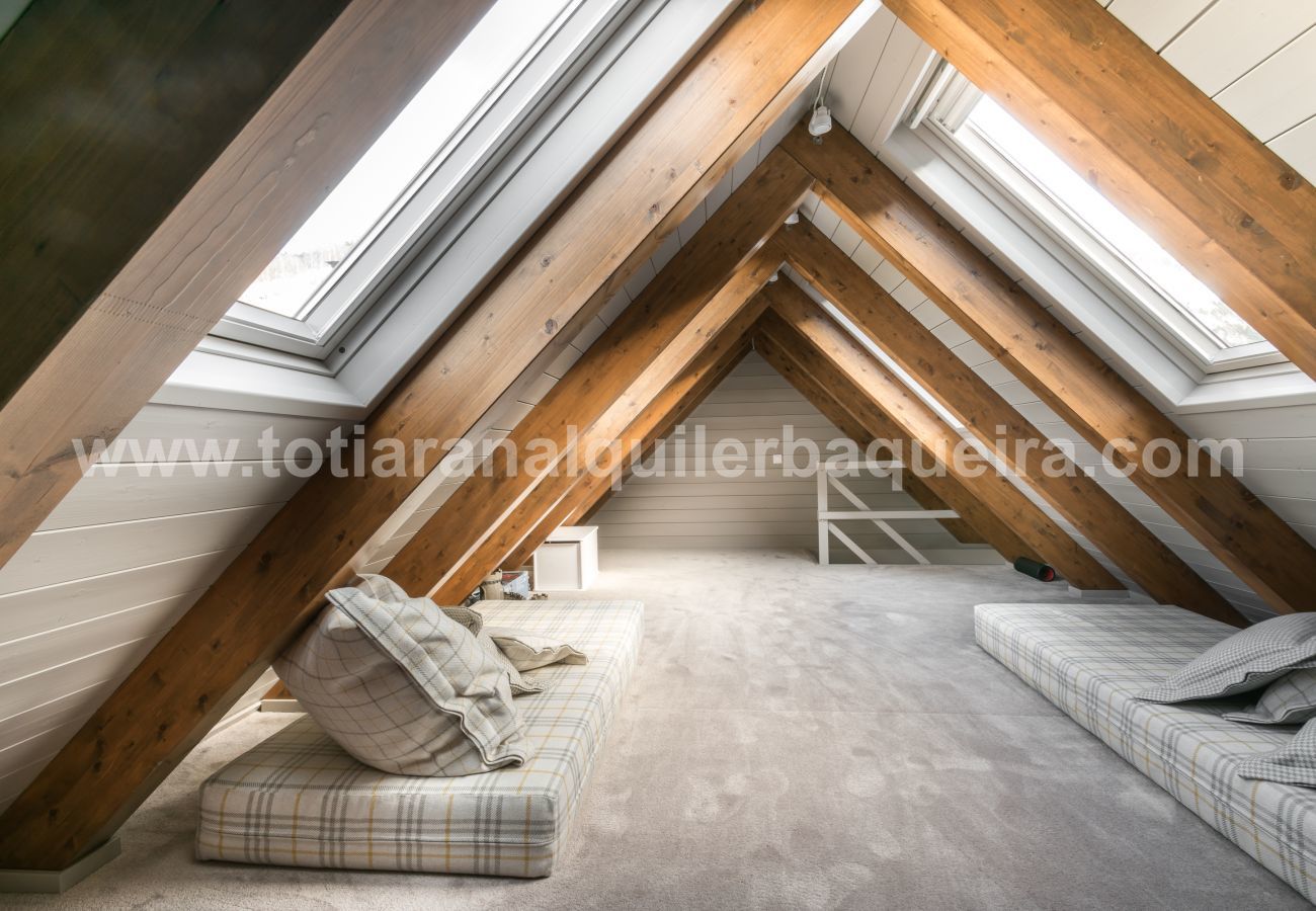 Apartment in Baqueira - Escornacrabes by Totiaran