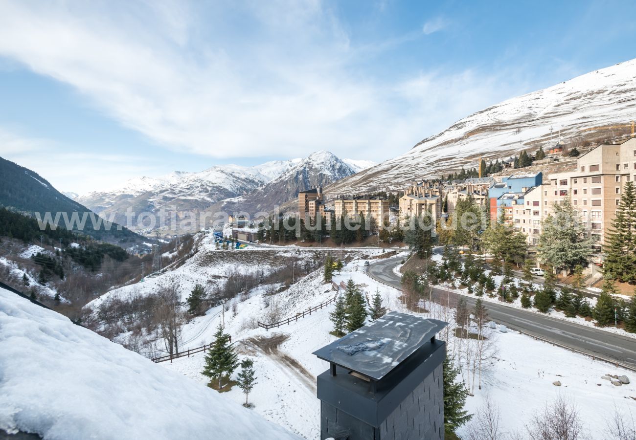 Apartment in Baqueira - Escornacrabes by Totiaran