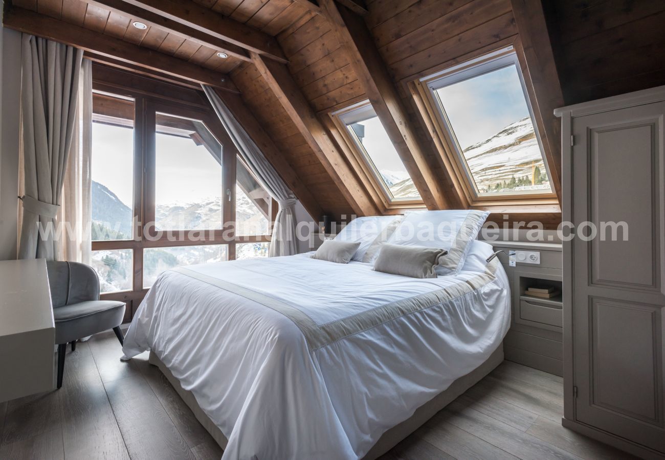 Apartment in Baqueira - Escornacrabes by Totiaran