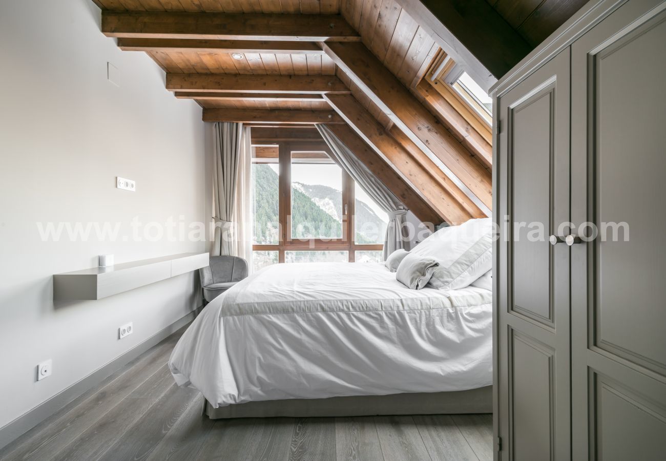 Apartment in Baqueira - Escornacrabes by Totiaran