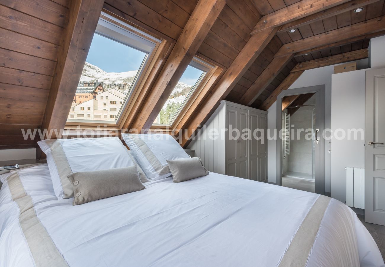 Apartment in Baqueira - Escornacrabes by Totiaran