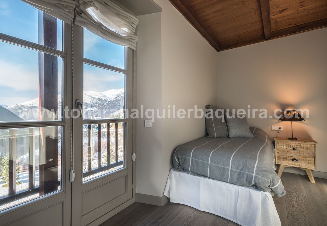 Apartment in Baqueira - Escornacrabes by Totiaran