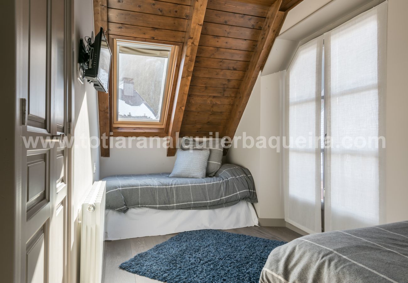 Apartment in Baqueira - Escornacrabes by Totiaran