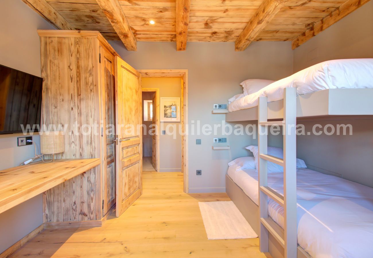 House in Baqueira - Casa Torreon by Totiaran