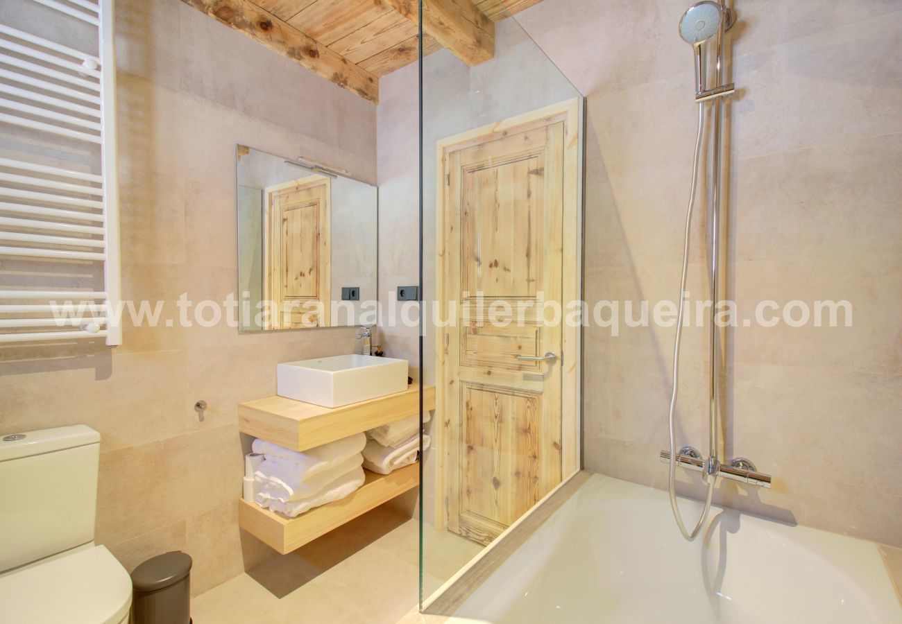House in Baqueira - Casa Torreon by Totiaran