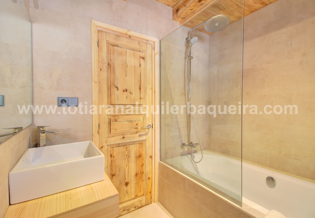 House in Baqueira - Casa Torreon by Totiaran