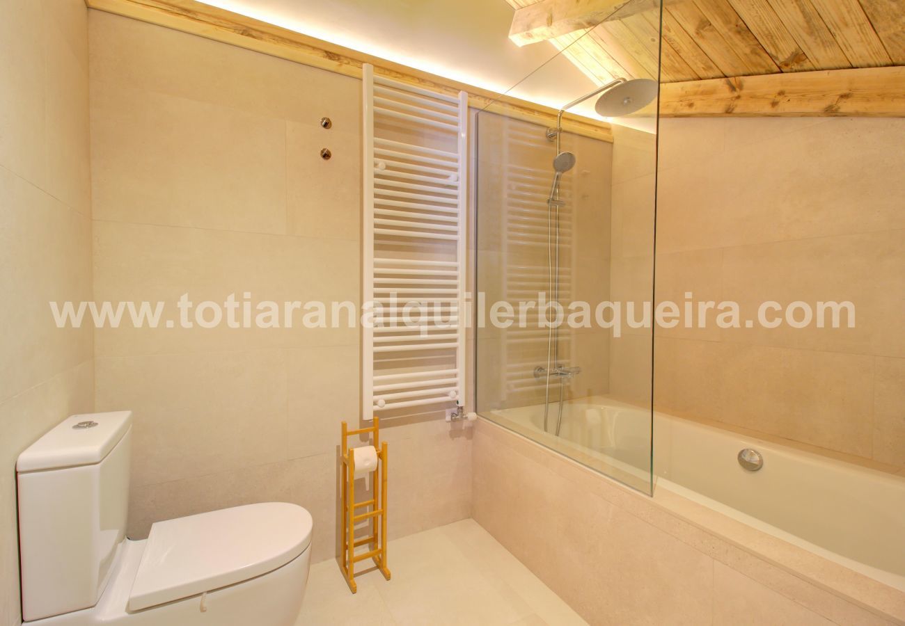 House in Baqueira - Casa Torreon by Totiaran