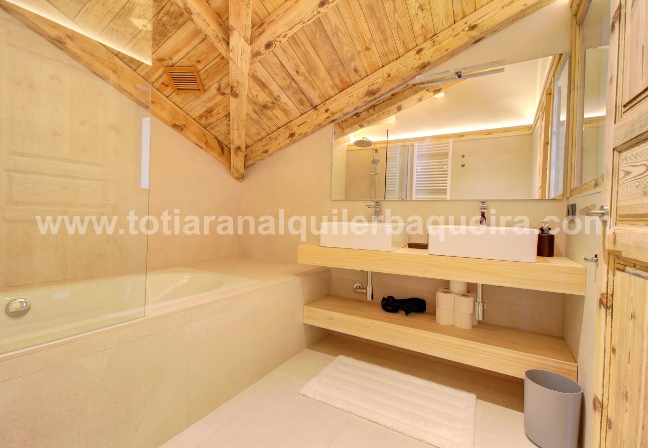 House in Baqueira - Casa Torreon by Totiaran