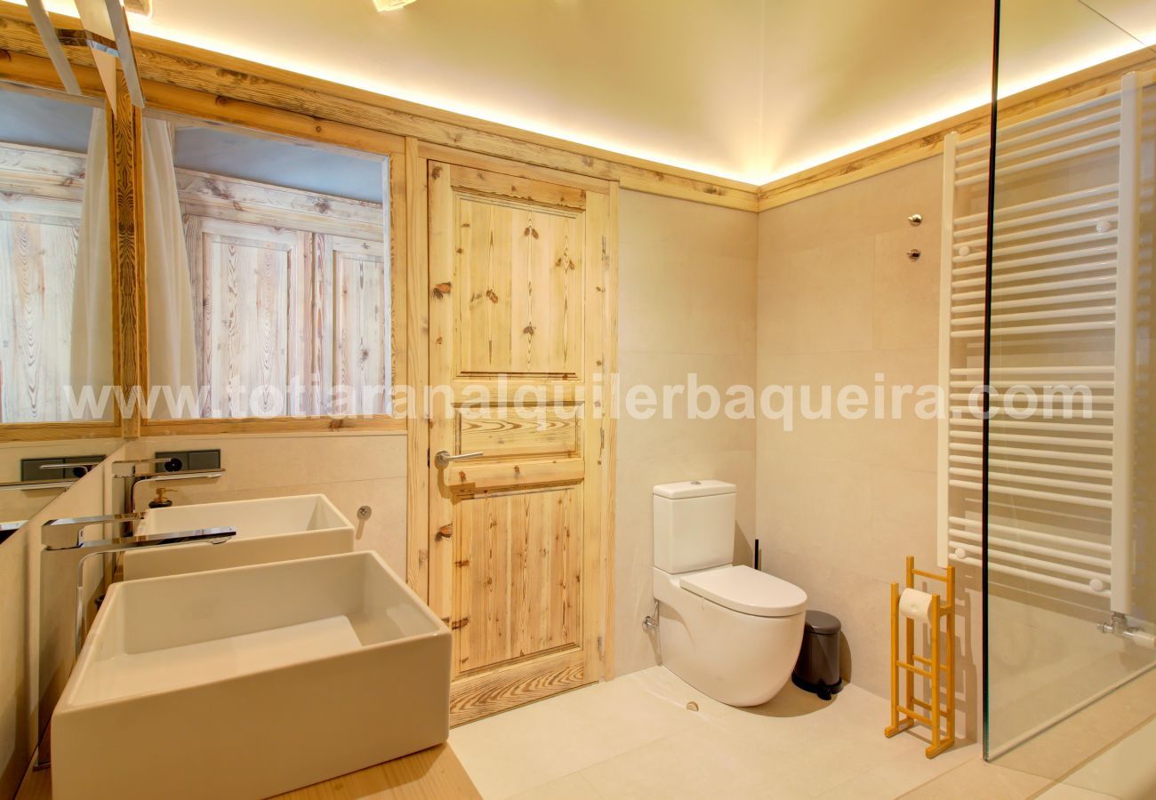 House in Baqueira - Casa Torreon by Totiaran