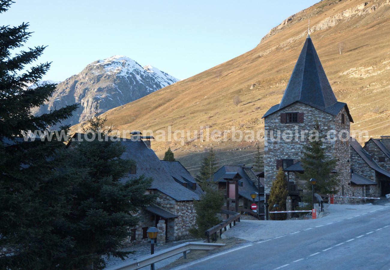 House in Baqueira - Casa Torreon by Totiaran