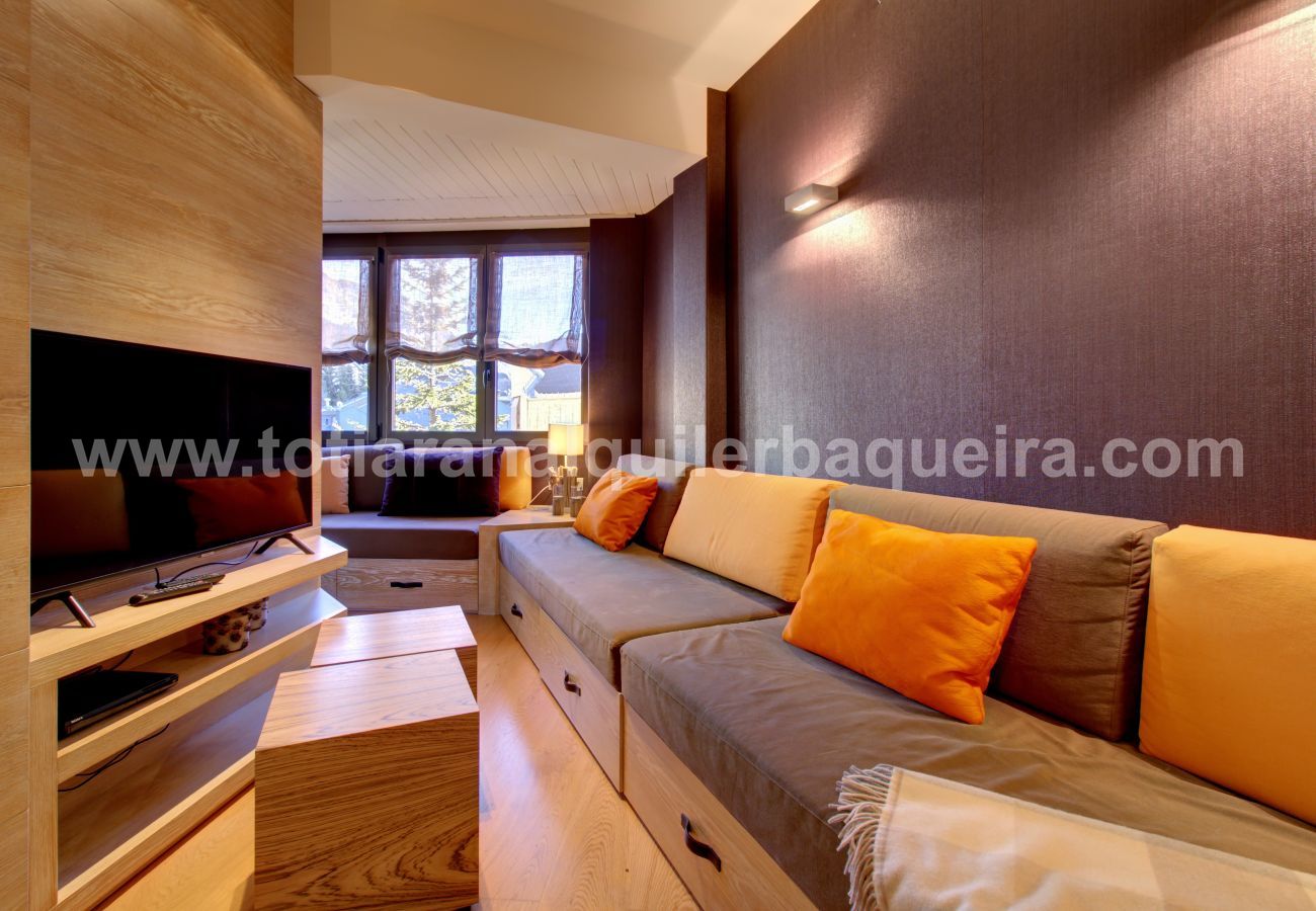 Living Room Camarote by Totiaran, apartment Baqueira