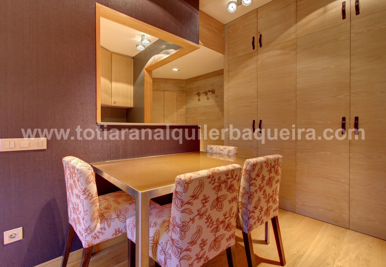 American kitchen Camarote by Totiaran apartment Baqueira