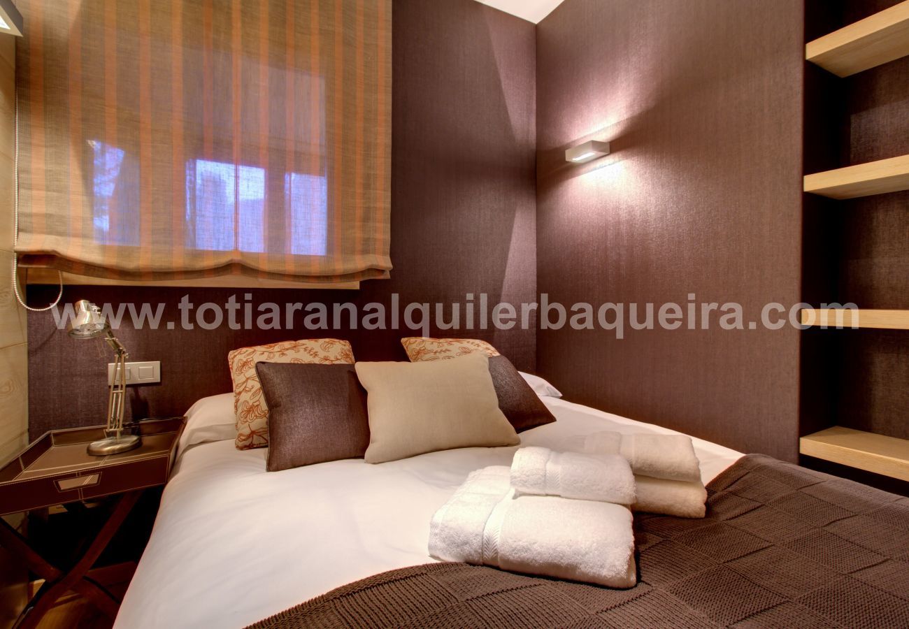 Bedroom Camarote by Totiaran, apartment Baqueira