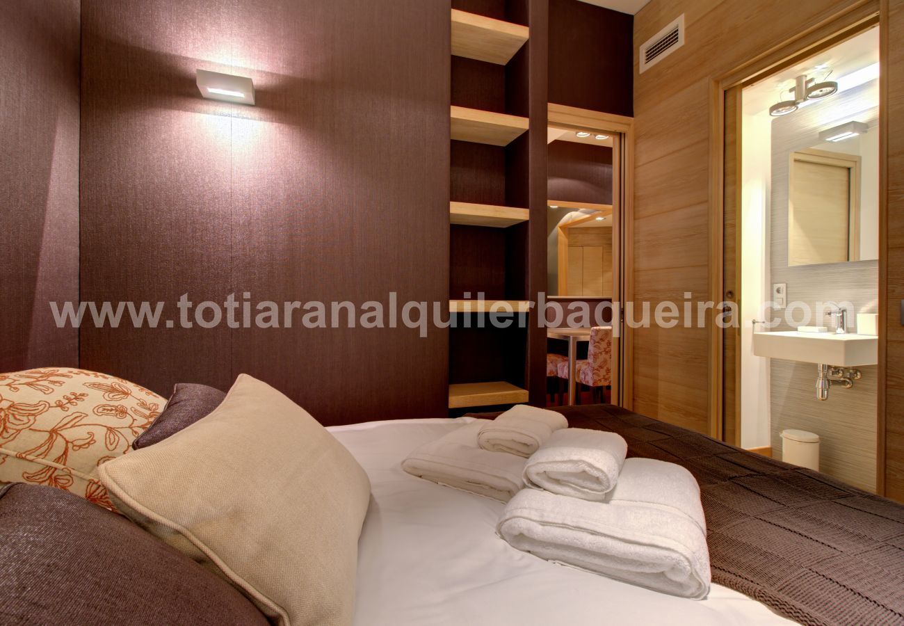 Bedroom Camarote by Totiaran, apartment Baqueira