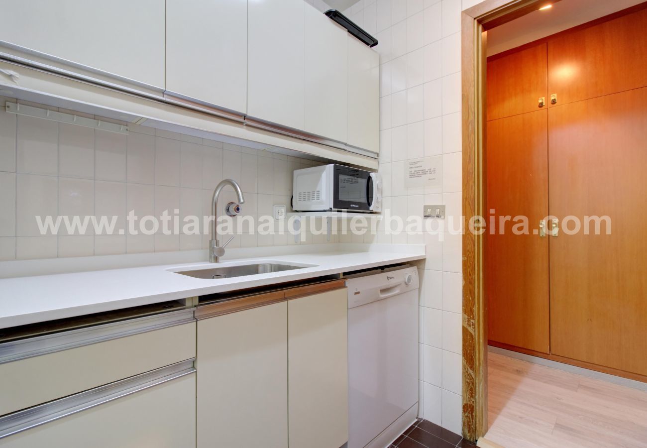 Kitchen Eth Turcalh by Totiaran, Baqueira apartment on the slopes