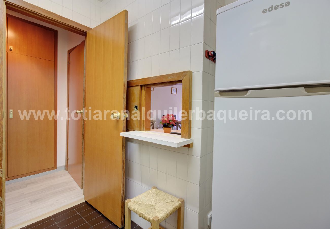 Kitchen Eth Turcalh by Totiaran, Baqueira apartment on the slopes